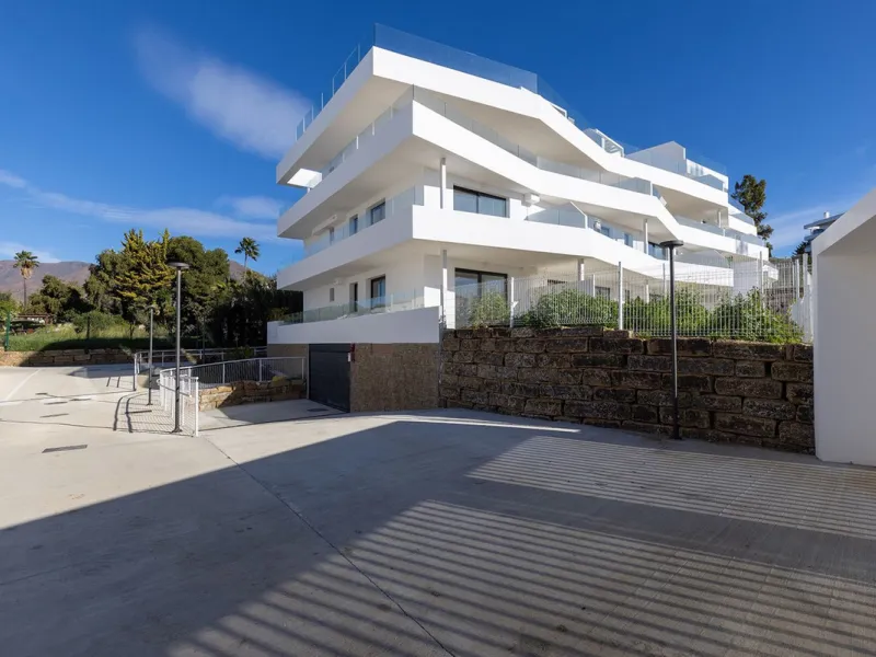 We are delighted to present this exceptional brand new two-bedroom apartment on the first floor of the brand-new One80 Suites development.