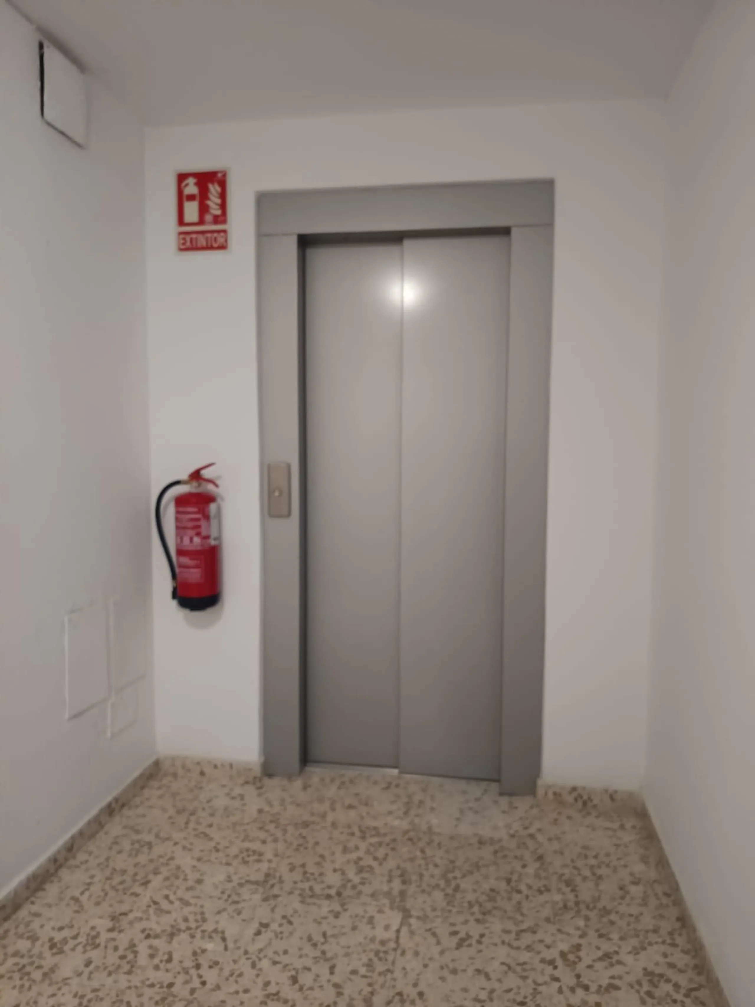 Apartment - Middle Floor Apartment в продаже в Fuengirola, Málaga. В доме 4 спален и 1 ванных комнат. Площадь дома 110 м²