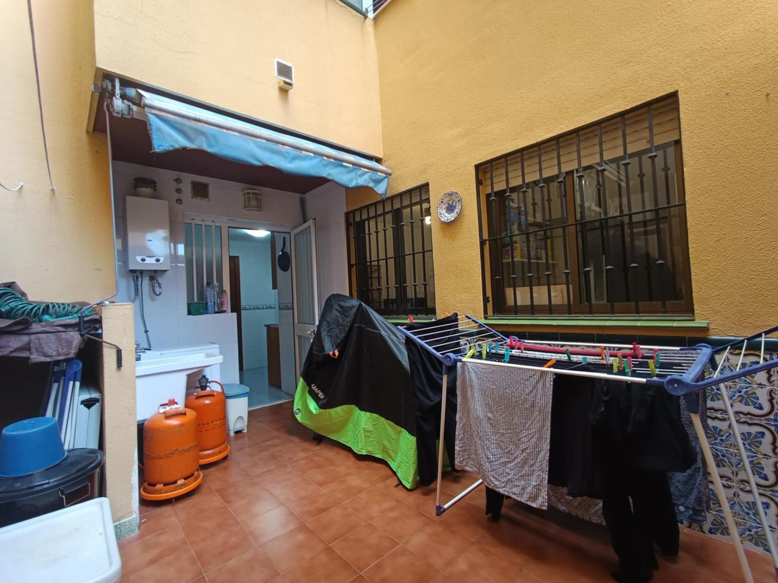 Apartment - Middle Floor Apartment в продаже в Fuengirola, Málaga. В доме 4 спален и 1 ванных комнат. Площадь дома 110 м²