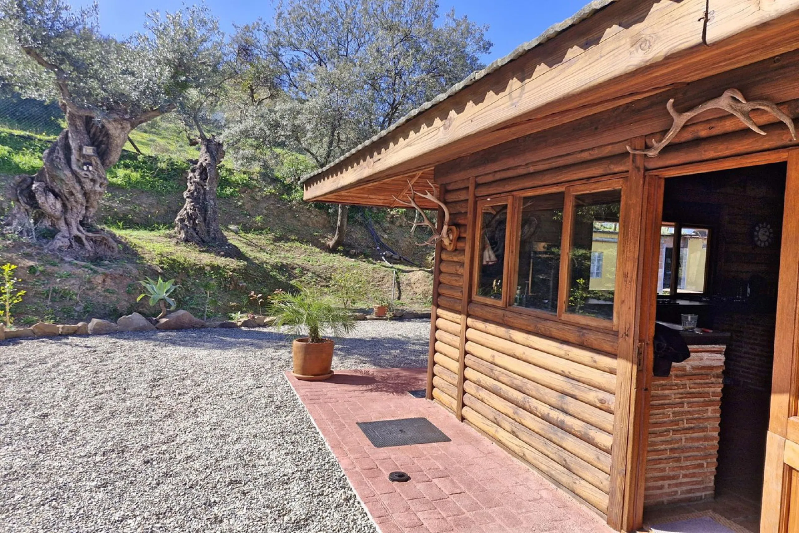 House - Finca - Cortijo в продаже в Coín, Málaga. В доме 3 спален и 2 ванных комнат. Площадь дома 162 м². Площадь участка 10620 м²