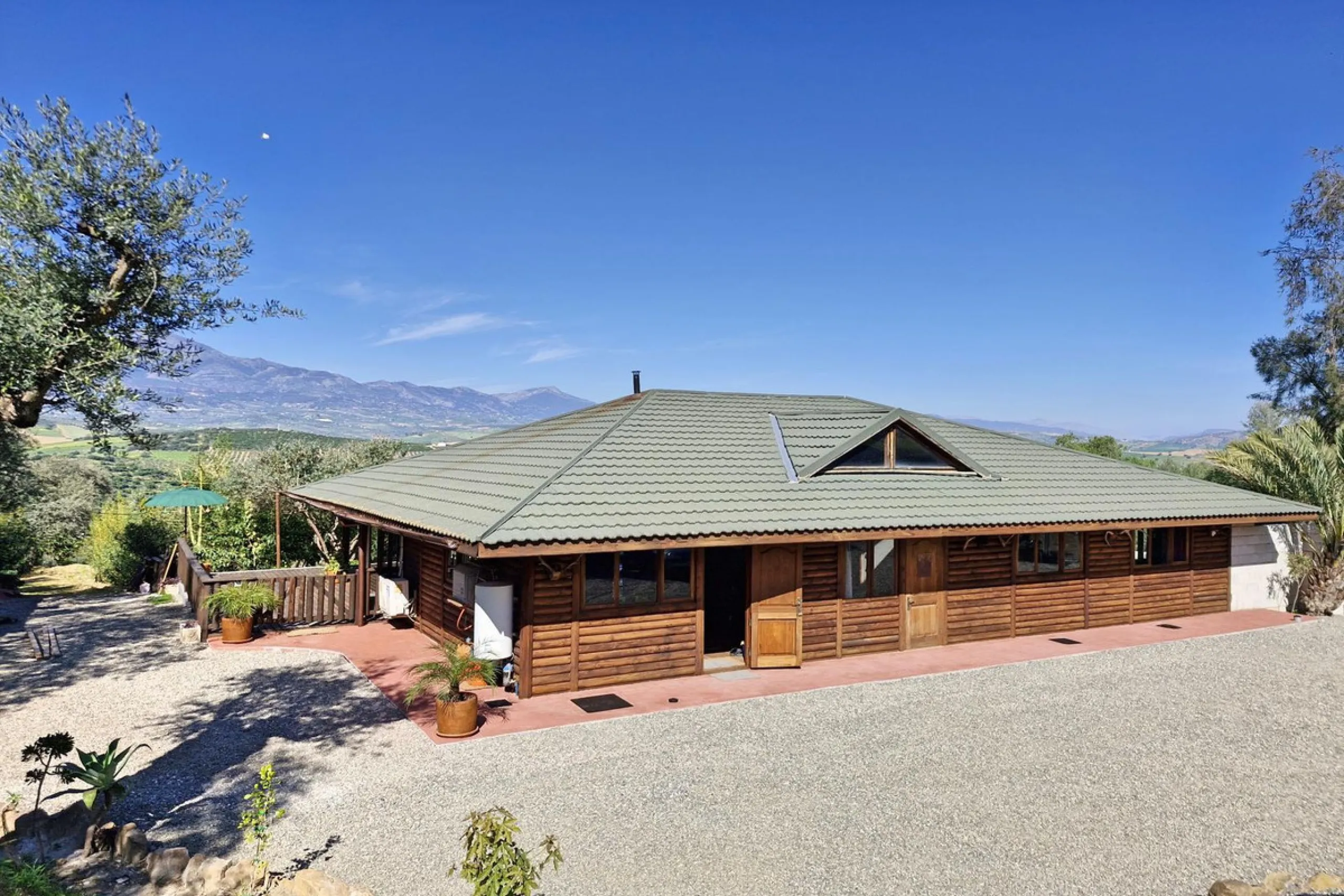 House - Finca - Cortijo в продаже в Coín, Málaga. В доме 3 спален и 2 ванных комнат. Площадь дома 162 м². Площадь участка 10620 м²