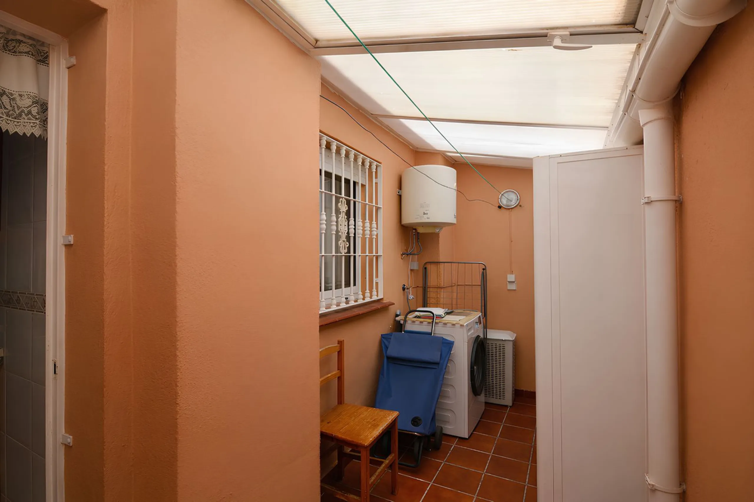 Wir freuen uns, diese prächtige Wohnung im begehrten Viertel Las Lagunas vorzustellen