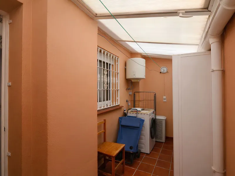 Wir freuen uns, diese prächtige Wohnung im begehrten Viertel Las Lagunas vorzustellen