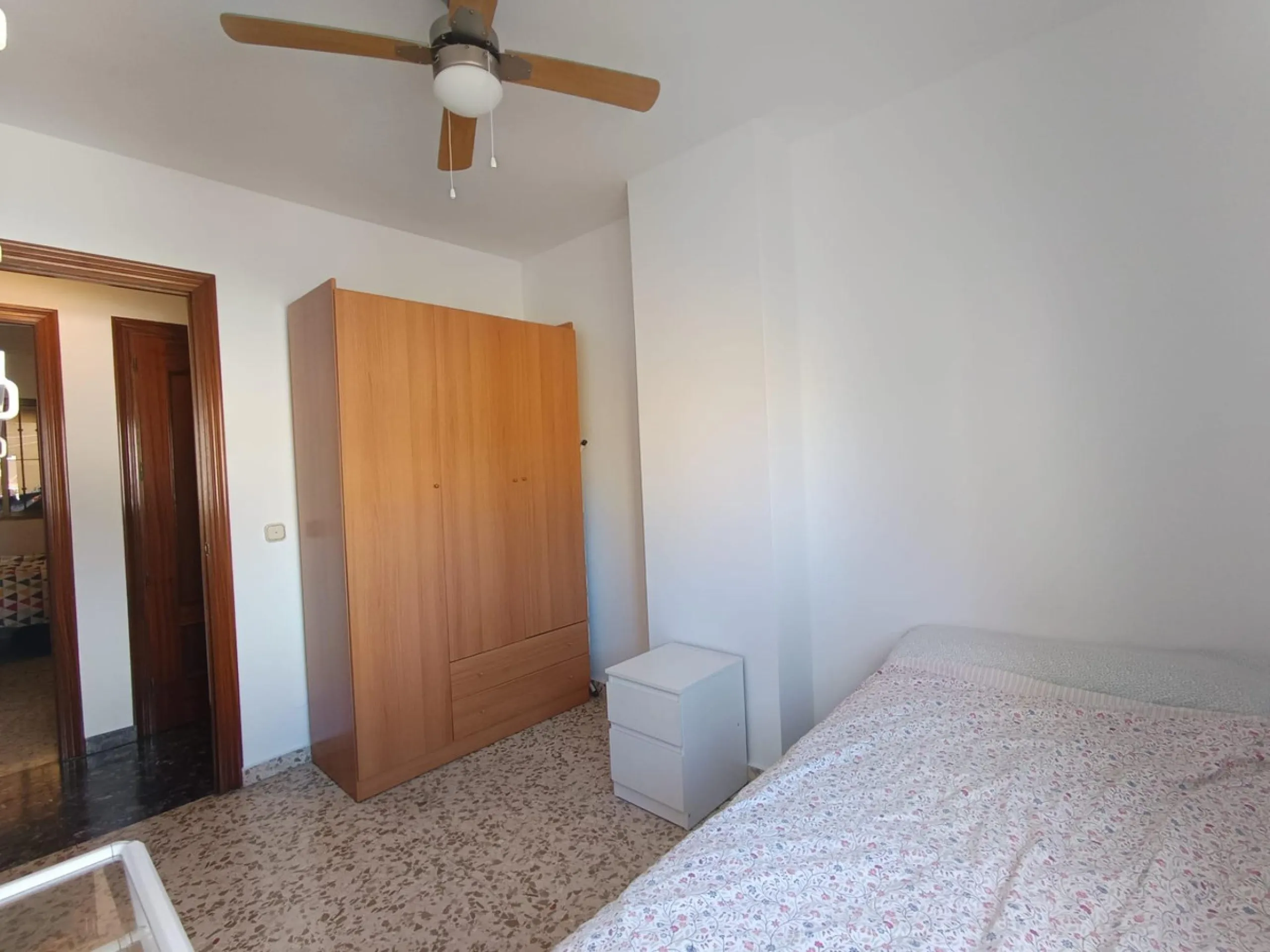 Apartment - Middle Floor Apartment в продаже в Fuengirola, Málaga. В доме 4 спален и 1 ванных комнат. Площадь дома 110 м²
