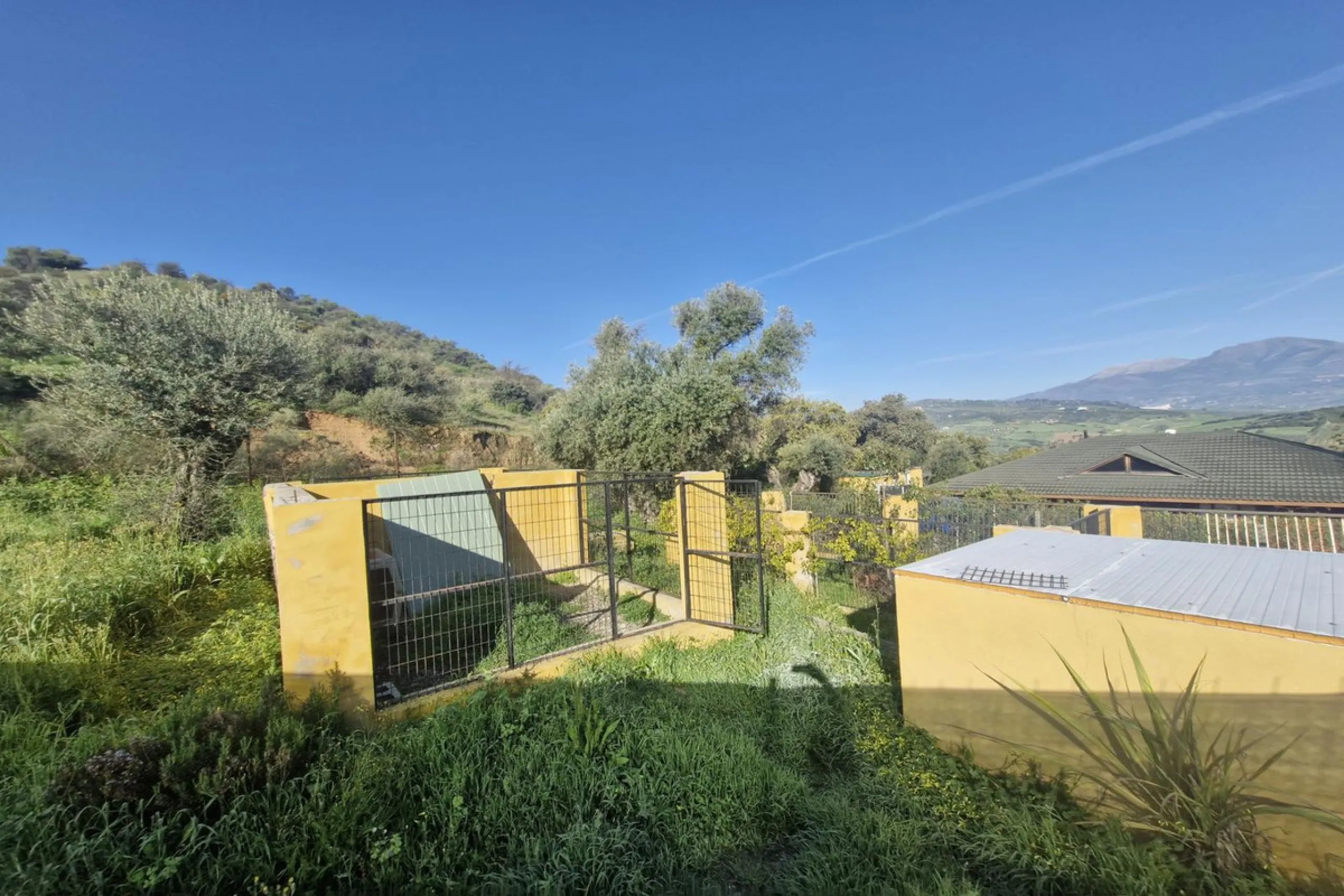 House - Finca - Cortijo в продаже в Coín, Málaga. В доме 3 спален и 2 ванных комнат. Площадь дома 162 м². Площадь участка 10620 м²