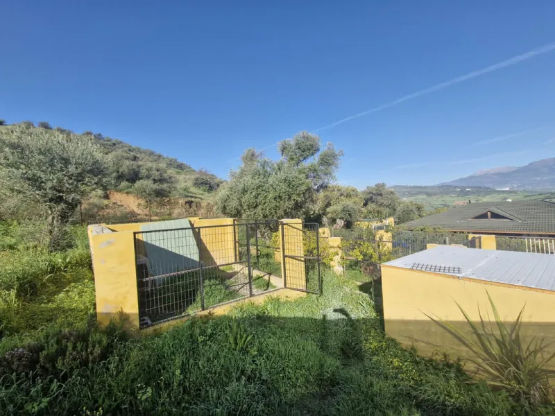 House - Finca - Cortijo в продаже в Coín, Málaga. В доме 3 спален и 2 ванных комнат. Площадь дома 162 м². Площадь участка 10620 м²