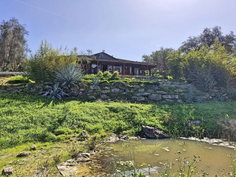 House - Finca - Cortijo в продаже в Coín, Málaga. В доме 3 спален и 2 ванных комнат. Площадь дома 162 м². Площадь участка 10620 м²