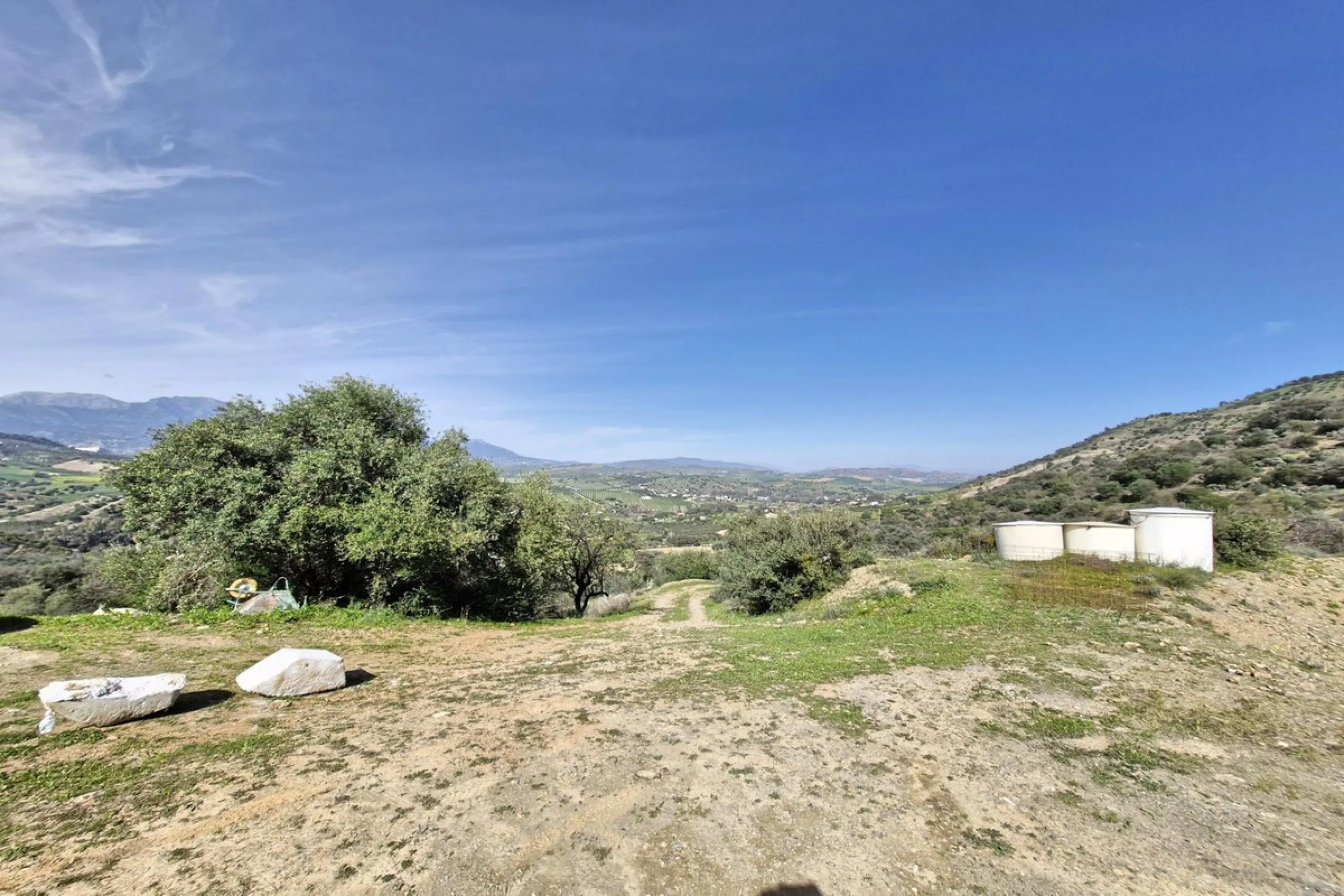 House - Finca - Cortijo в продаже в Coín, Málaga. В доме 3 спален и 2 ванных комнат. Площадь дома 162 м². Площадь участка 10620 м²