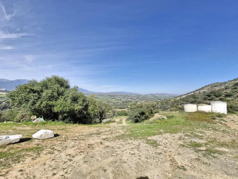 House - Finca - Cortijo в продаже в Coín, Málaga. В доме 3 спален и 2 ванных комнат. Площадь дома 162 м². Площадь участка 10620 м²