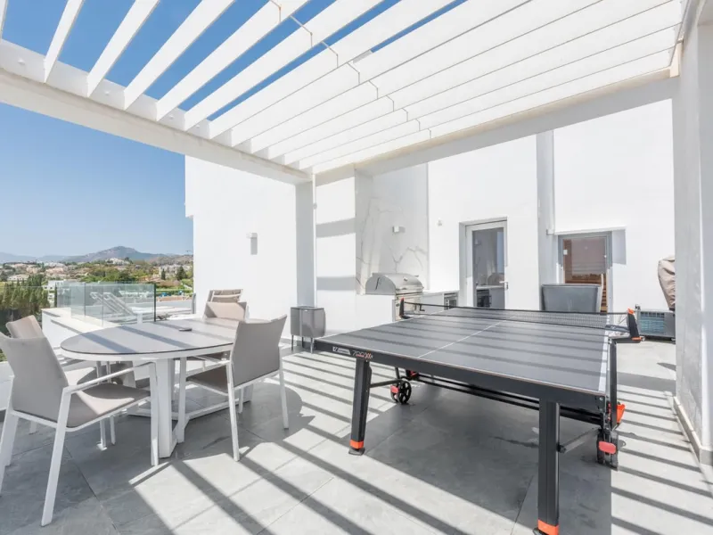 CONTEMPORARY PENTHOUSE WITH SEA AND GOLF VIEWS IN LA QUINTA