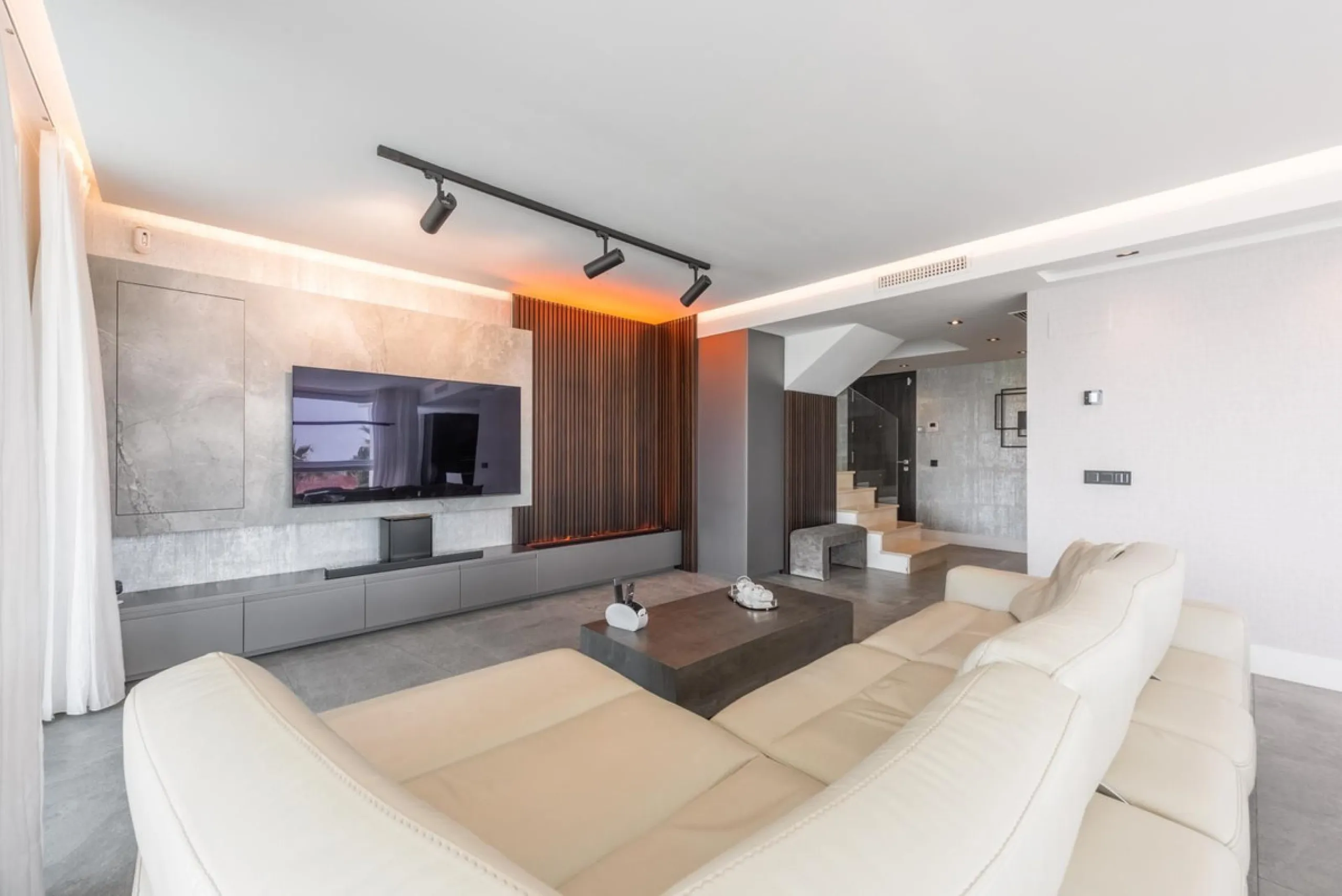 CONTEMPORARY PENTHOUSE WITH SEA AND GOLF VIEWS IN LA QUINTA