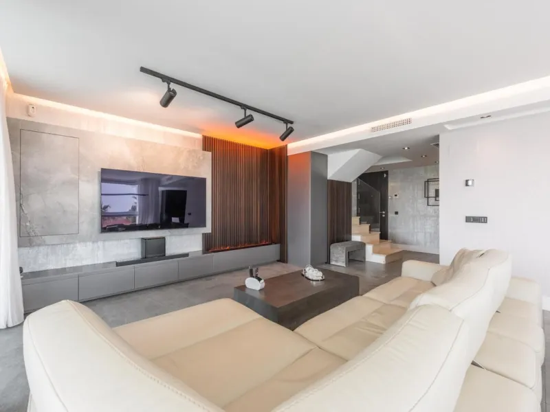 CONTEMPORARY PENTHOUSE WITH SEA AND GOLF VIEWS IN LA QUINTA