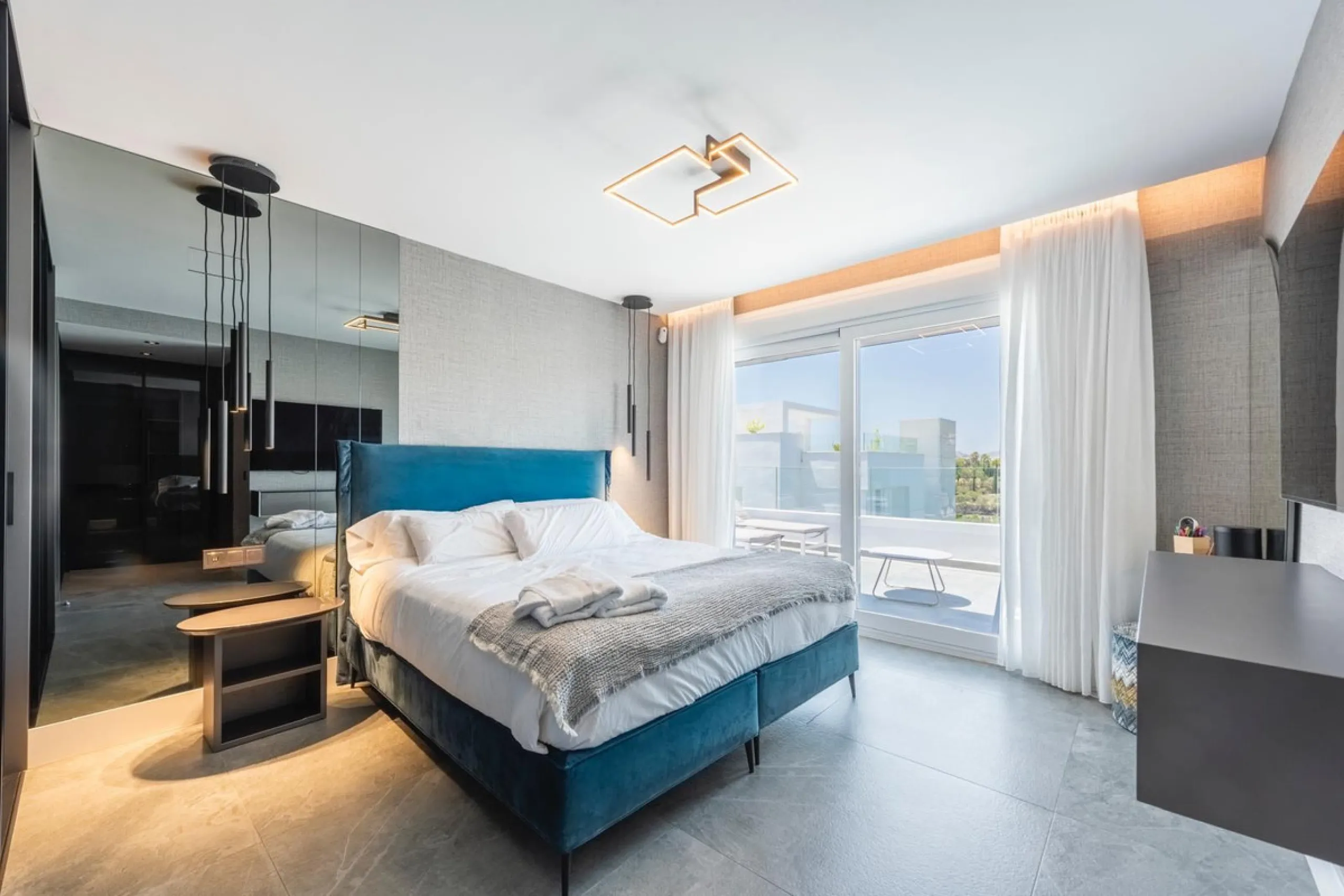 CONTEMPORARY PENTHOUSE WITH SEA AND GOLF VIEWS IN LA QUINTA