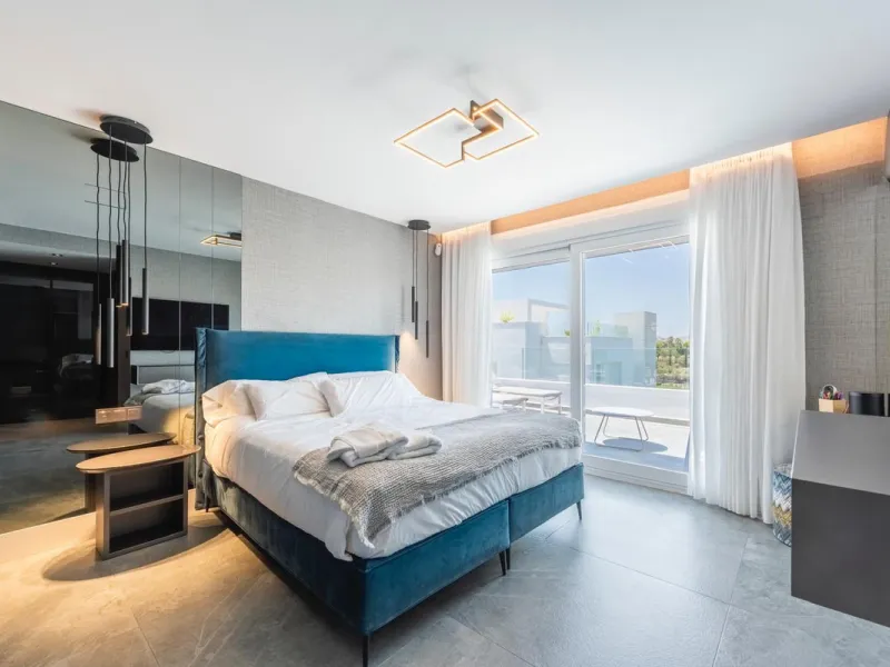 CONTEMPORARY PENTHOUSE WITH SEA AND GOLF VIEWS IN LA QUINTA