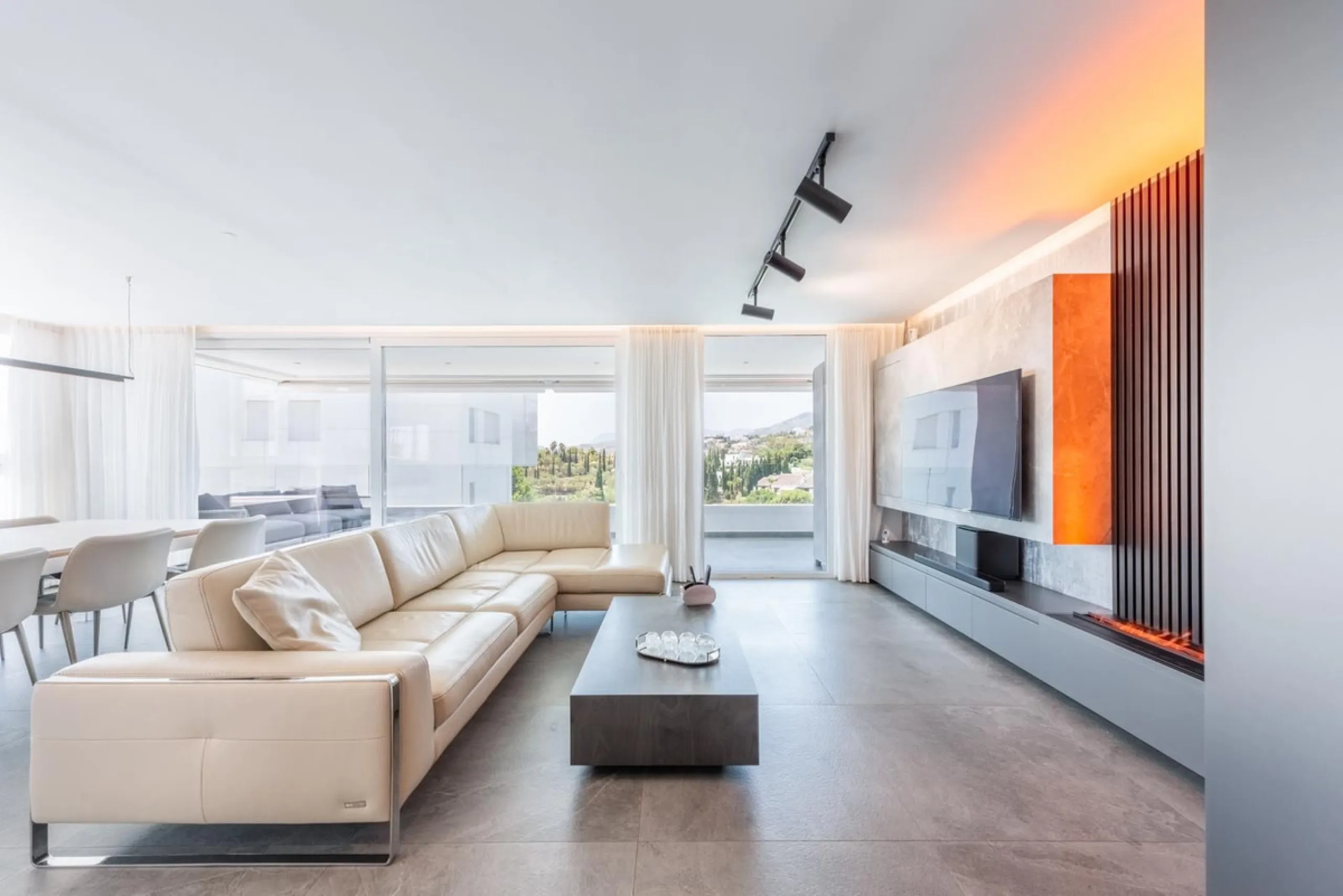 CONTEMPORARY PENTHOUSE WITH SEA AND GOLF VIEWS IN LA QUINTA