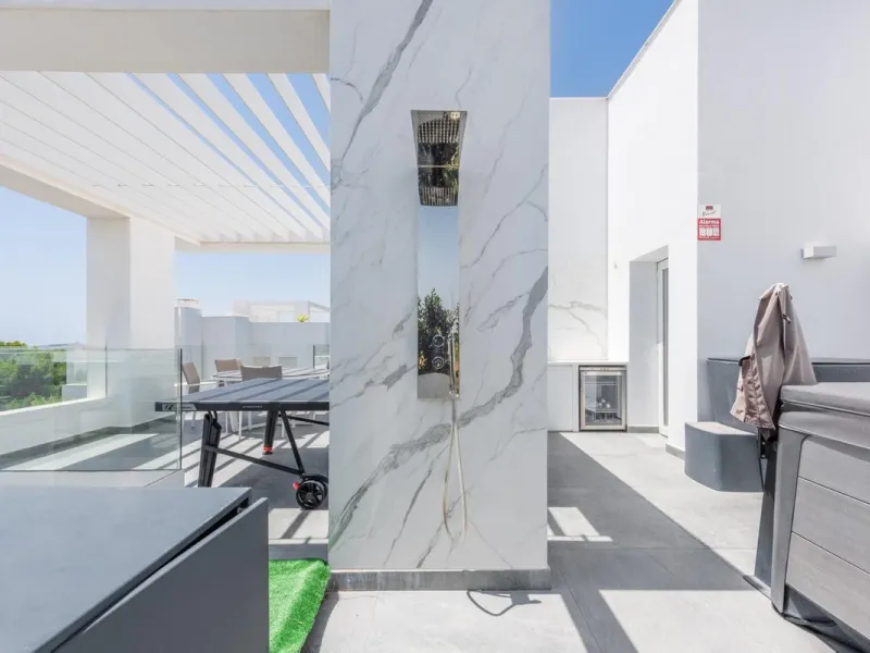 CONTEMPORARY PENTHOUSE WITH SEA AND GOLF VIEWS IN LA QUINTA