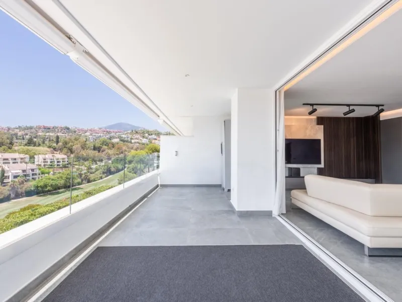 CONTEMPORARY PENTHOUSE WITH SEA AND GOLF VIEWS IN LA QUINTA
