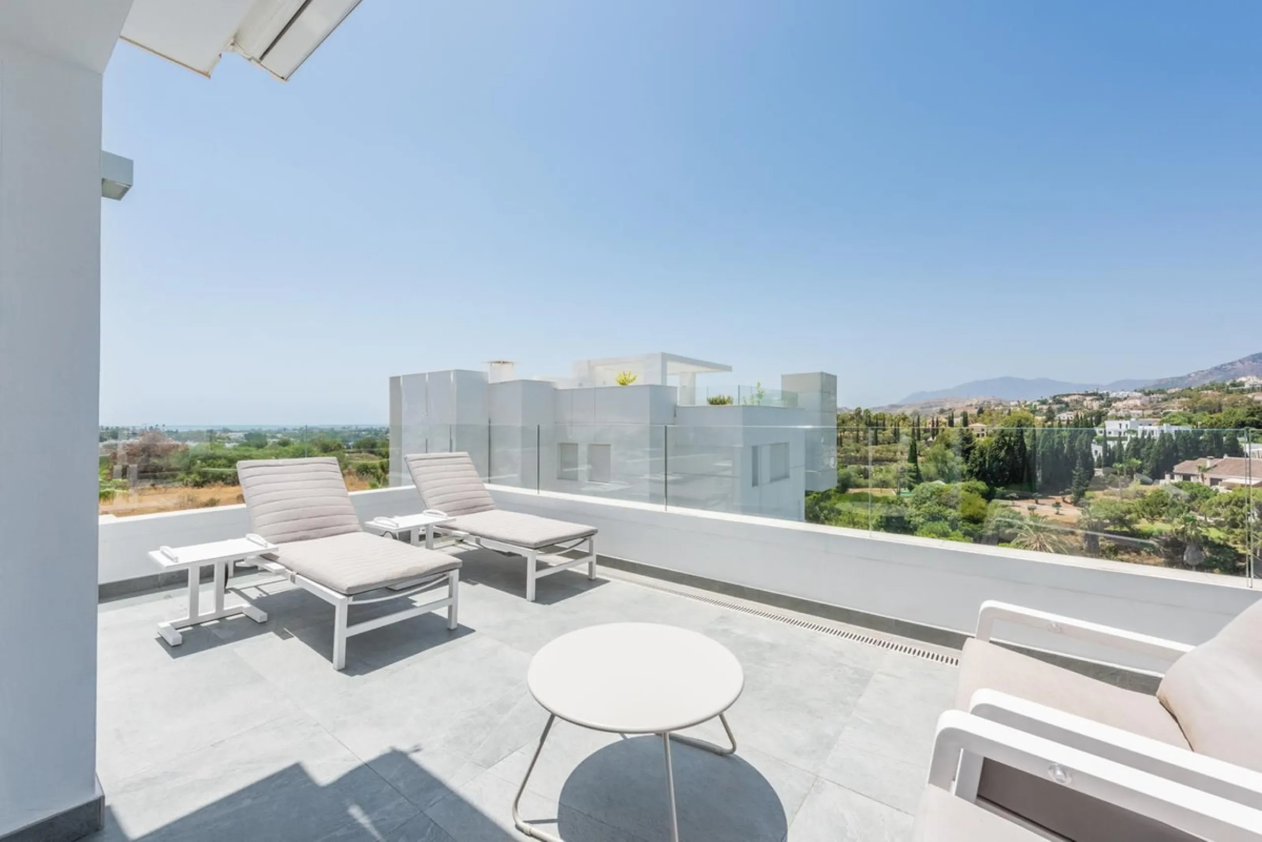 CONTEMPORARY PENTHOUSE WITH SEA AND GOLF VIEWS IN LA QUINTA