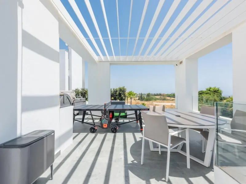 CONTEMPORARY PENTHOUSE WITH SEA AND GOLF VIEWS IN LA QUINTA