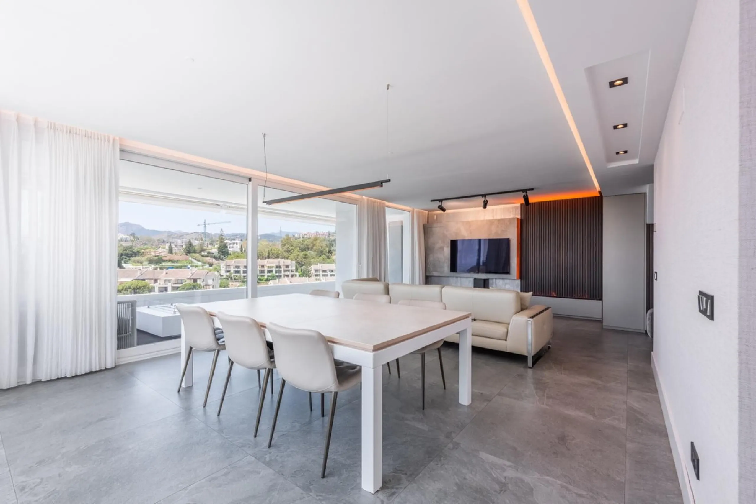 CONTEMPORARY PENTHOUSE WITH SEA AND GOLF VIEWS IN LA QUINTA