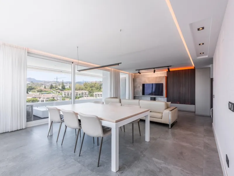 CONTEMPORARY PENTHOUSE WITH SEA AND GOLF VIEWS IN LA QUINTA
