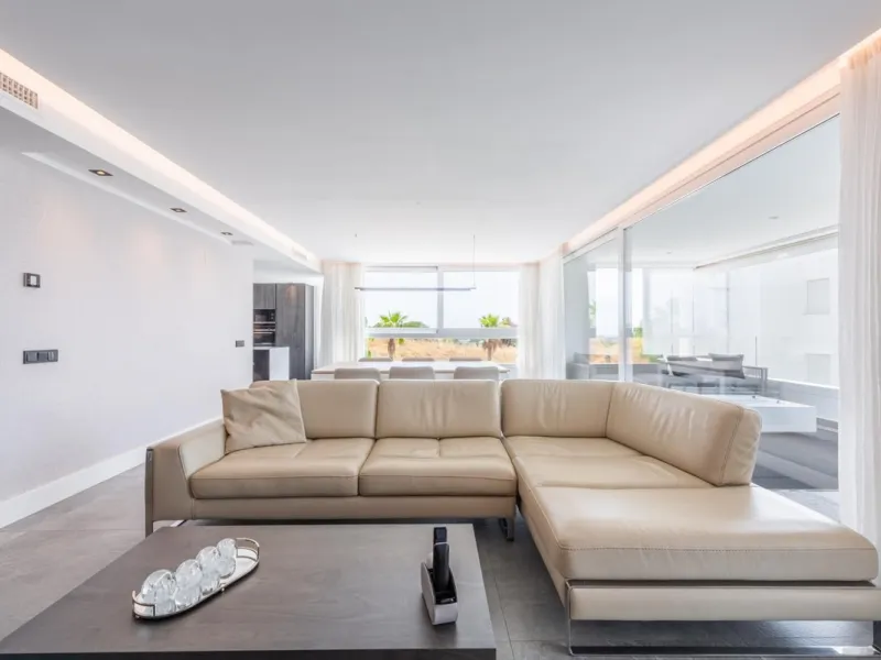 CONTEMPORARY PENTHOUSE WITH SEA AND GOLF VIEWS IN LA QUINTA