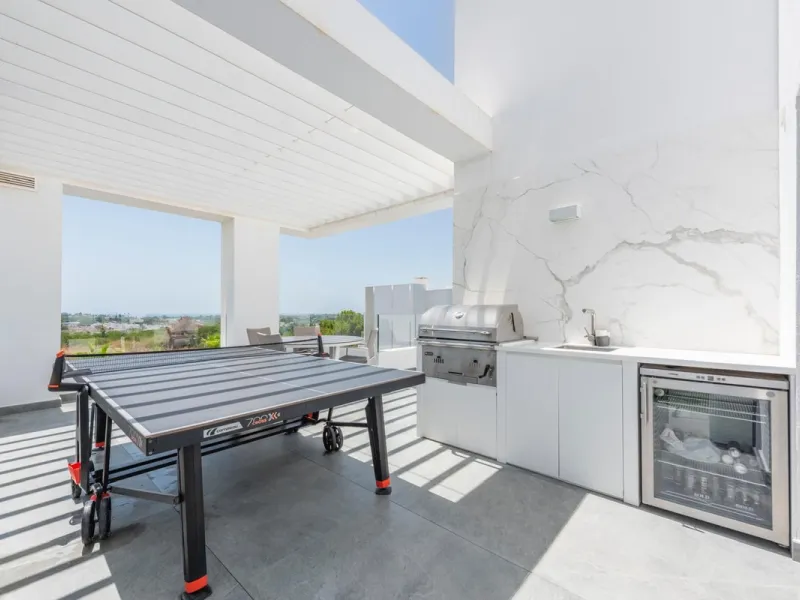 CONTEMPORARY PENTHOUSE WITH SEA AND GOLF VIEWS IN LA QUINTA