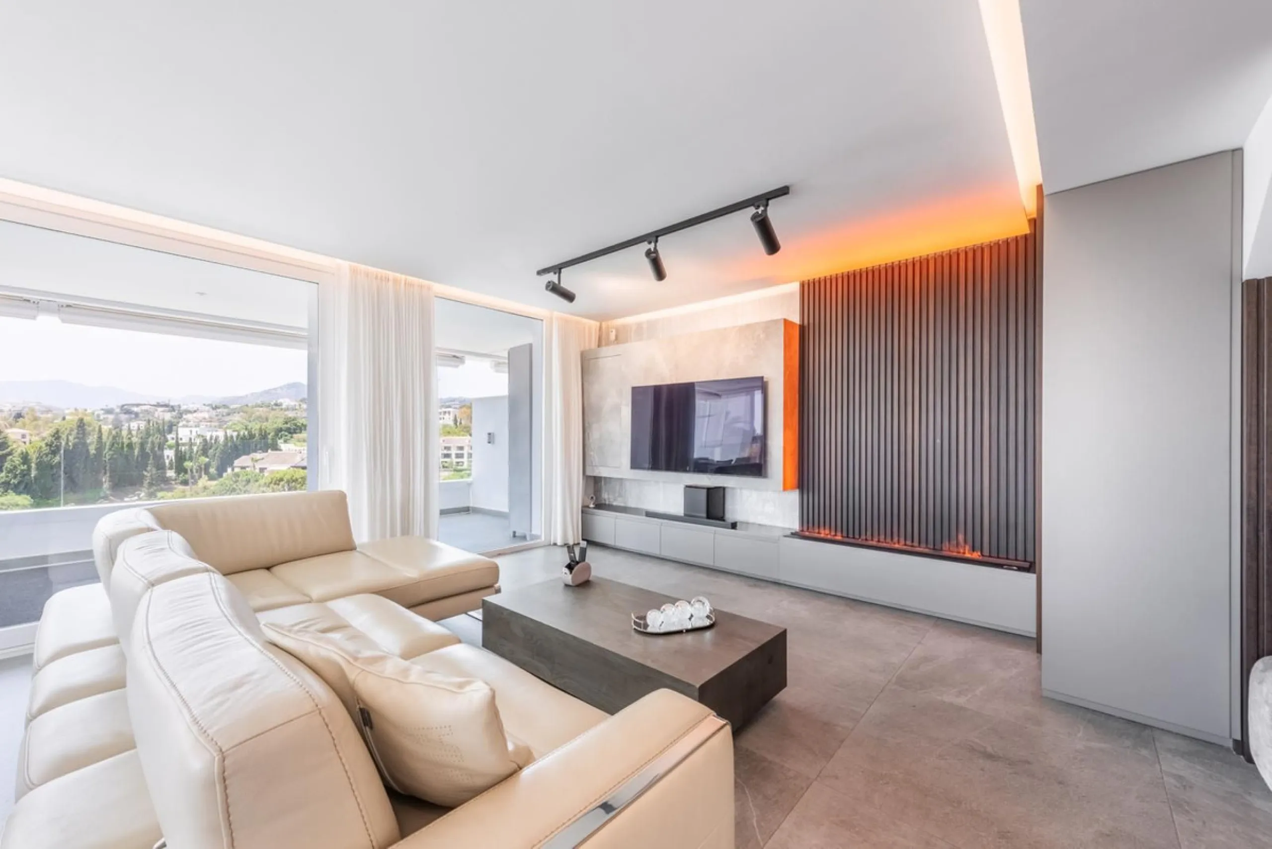 CONTEMPORARY PENTHOUSE WITH SEA AND GOLF VIEWS IN LA QUINTA