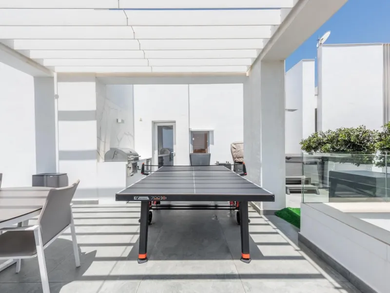 CONTEMPORARY PENTHOUSE WITH SEA AND GOLF VIEWS IN LA QUINTA