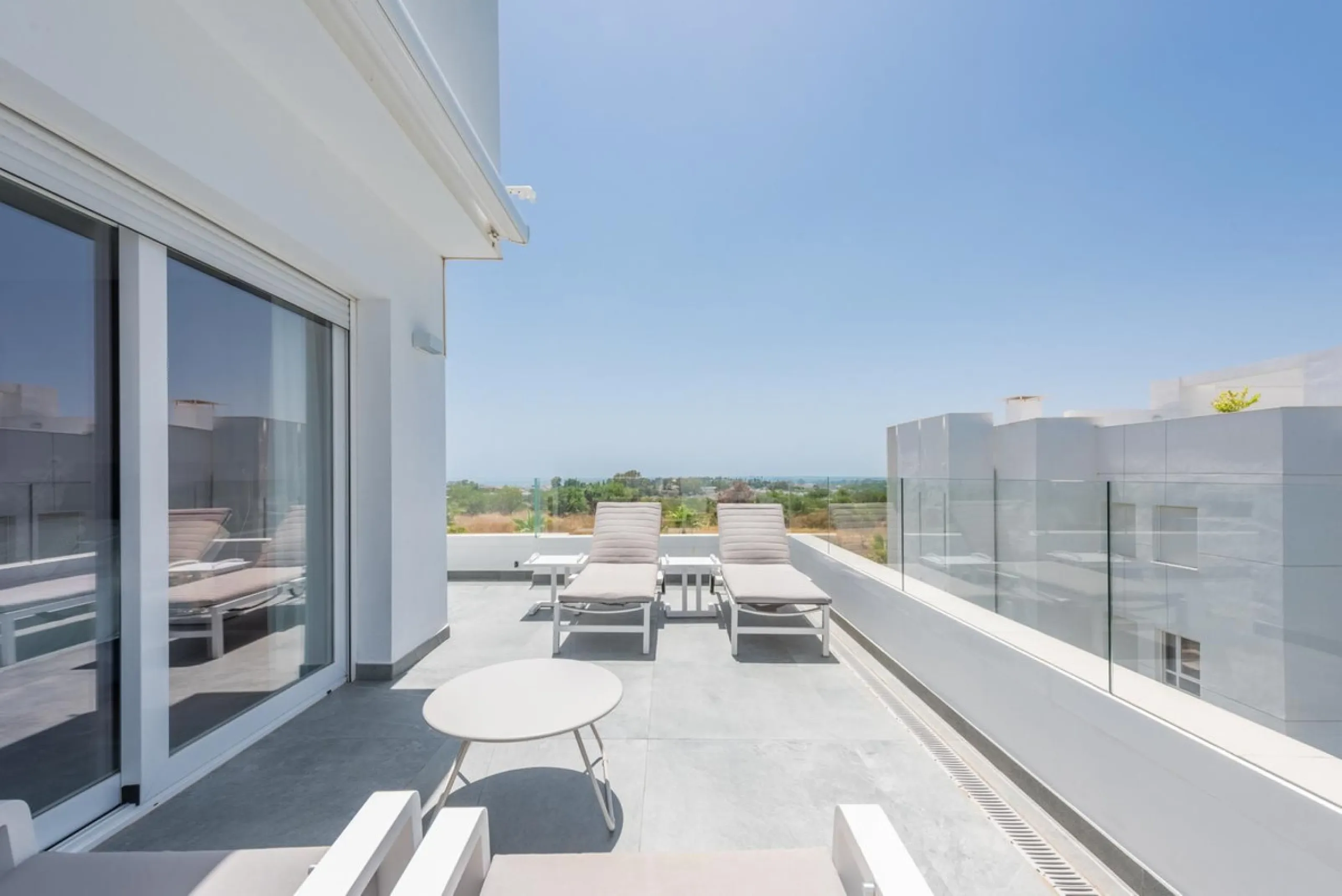 CONTEMPORARY PENTHOUSE WITH SEA AND GOLF VIEWS IN LA QUINTA