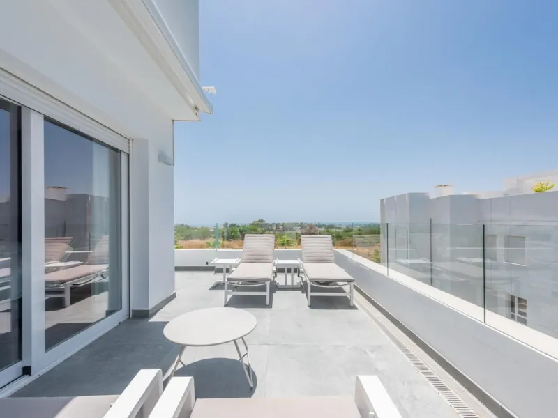 CONTEMPORARY PENTHOUSE WITH SEA AND GOLF VIEWS IN LA QUINTA