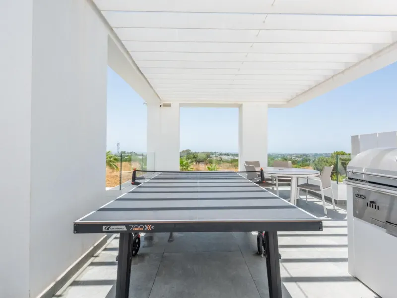 CONTEMPORARY PENTHOUSE WITH SEA AND GOLF VIEWS IN LA QUINTA
