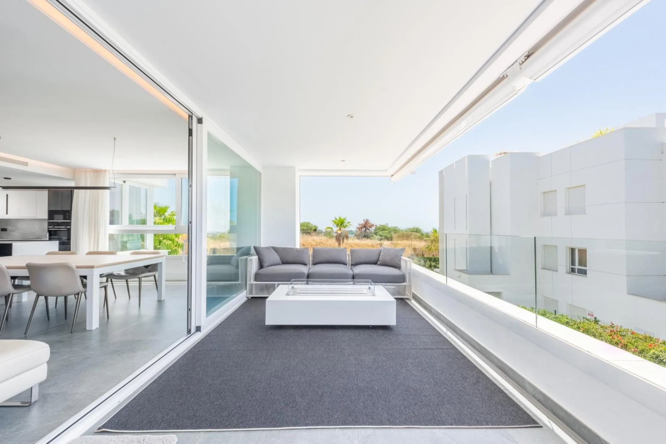CONTEMPORARY PENTHOUSE WITH SEA AND GOLF VIEWS IN LA QUINTA