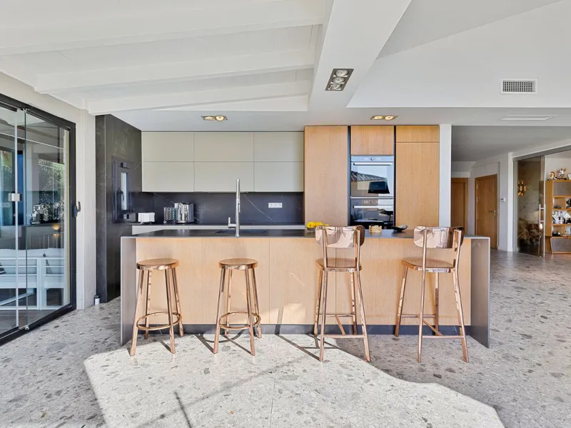 ✨ 235 m² built + 80 m² enclosed terrace | 591 m² plot | Private pool | Views of the Bay of Fuengirola ✨