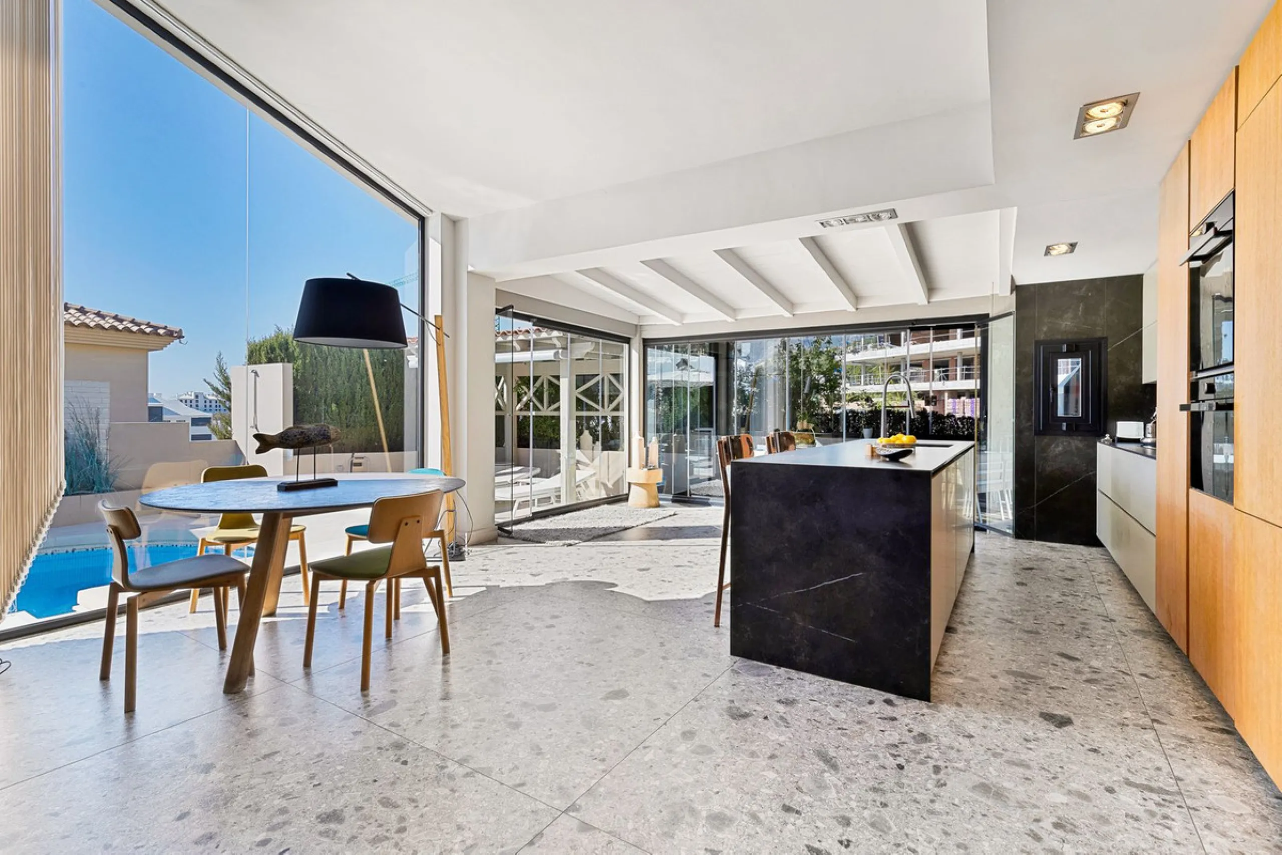 ✨ 235 m² built + 80 m² enclosed terrace | 591 m² plot | Private pool | Views of the Bay of Fuengirola ✨