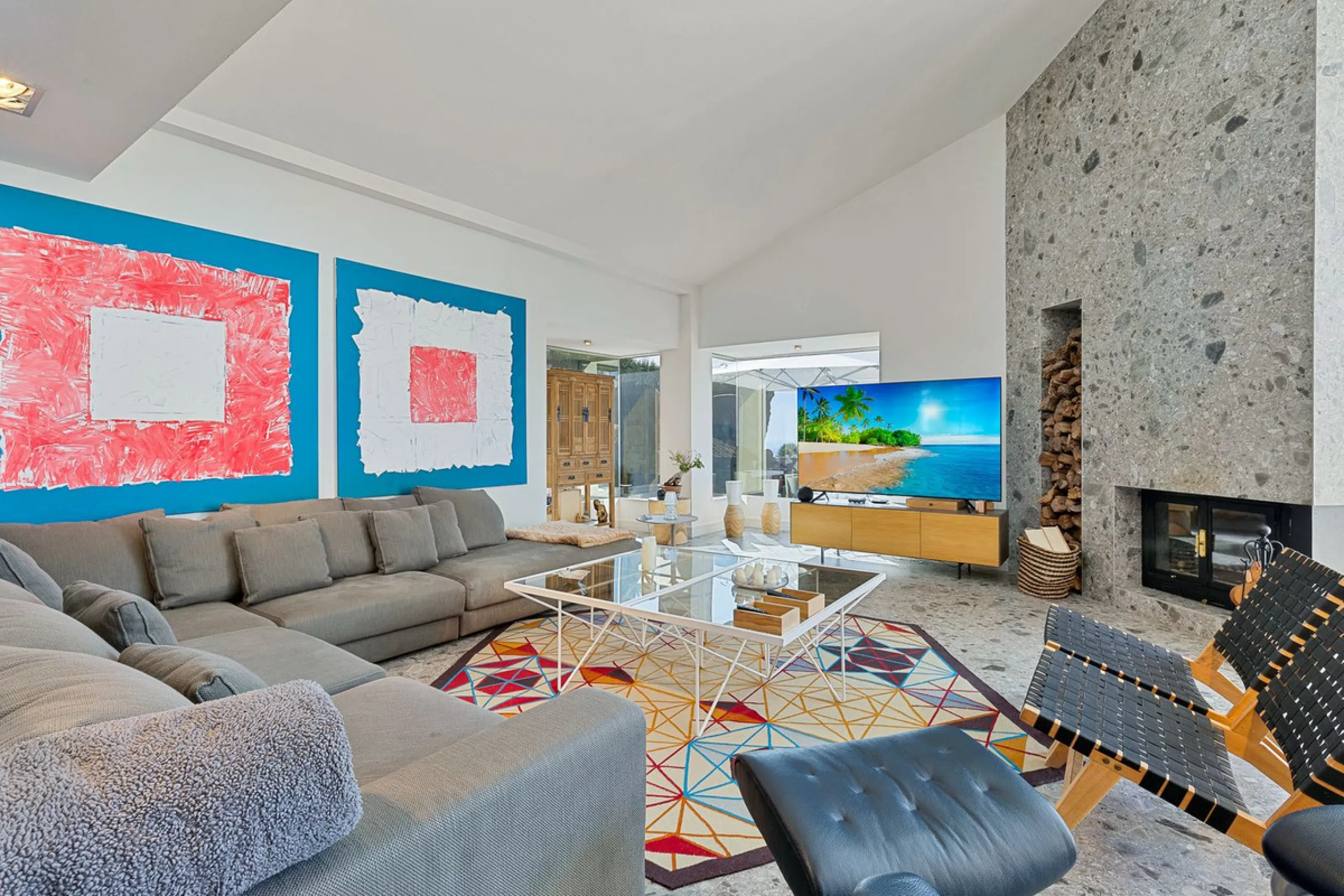 ✨ 235 m² built + 80 m² enclosed terrace | 591 m² plot | Private pool | Views of the Bay of Fuengirola ✨