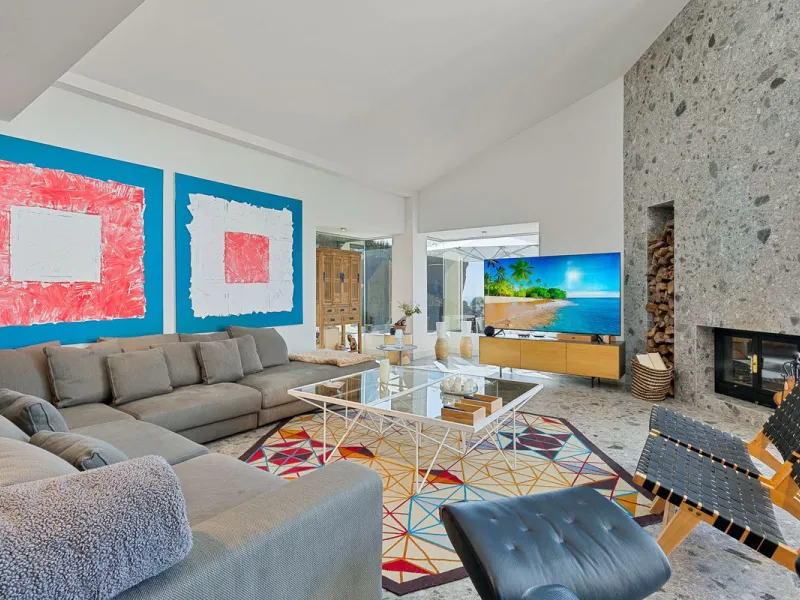 ✨ 235 m² built + 80 m² enclosed terrace | 591 m² plot | Private pool | Views of the Bay of Fuengirola ✨