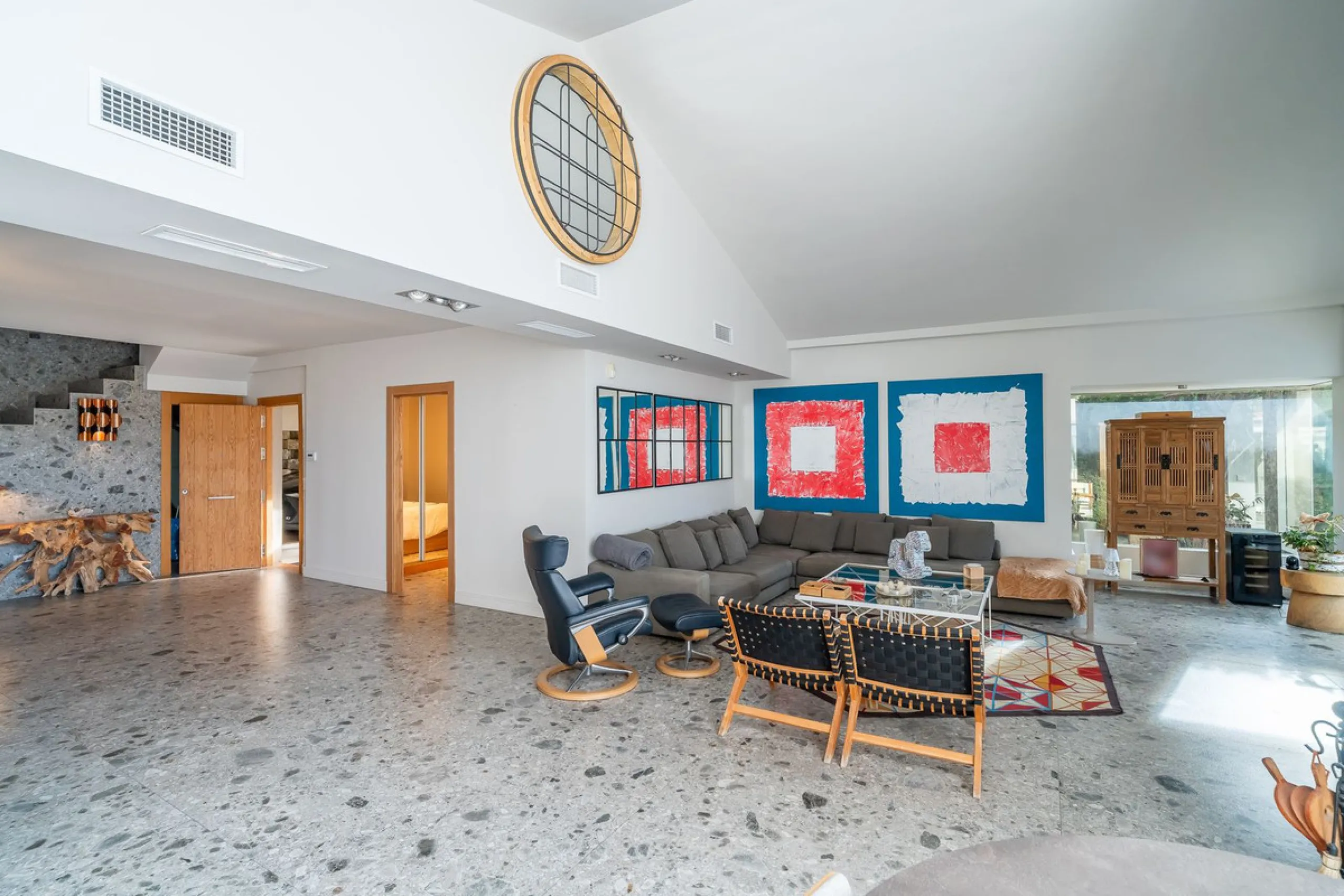 ✨ 235 m² built + 80 m² enclosed terrace | 591 m² plot | Private pool | Views of the Bay of Fuengirola ✨