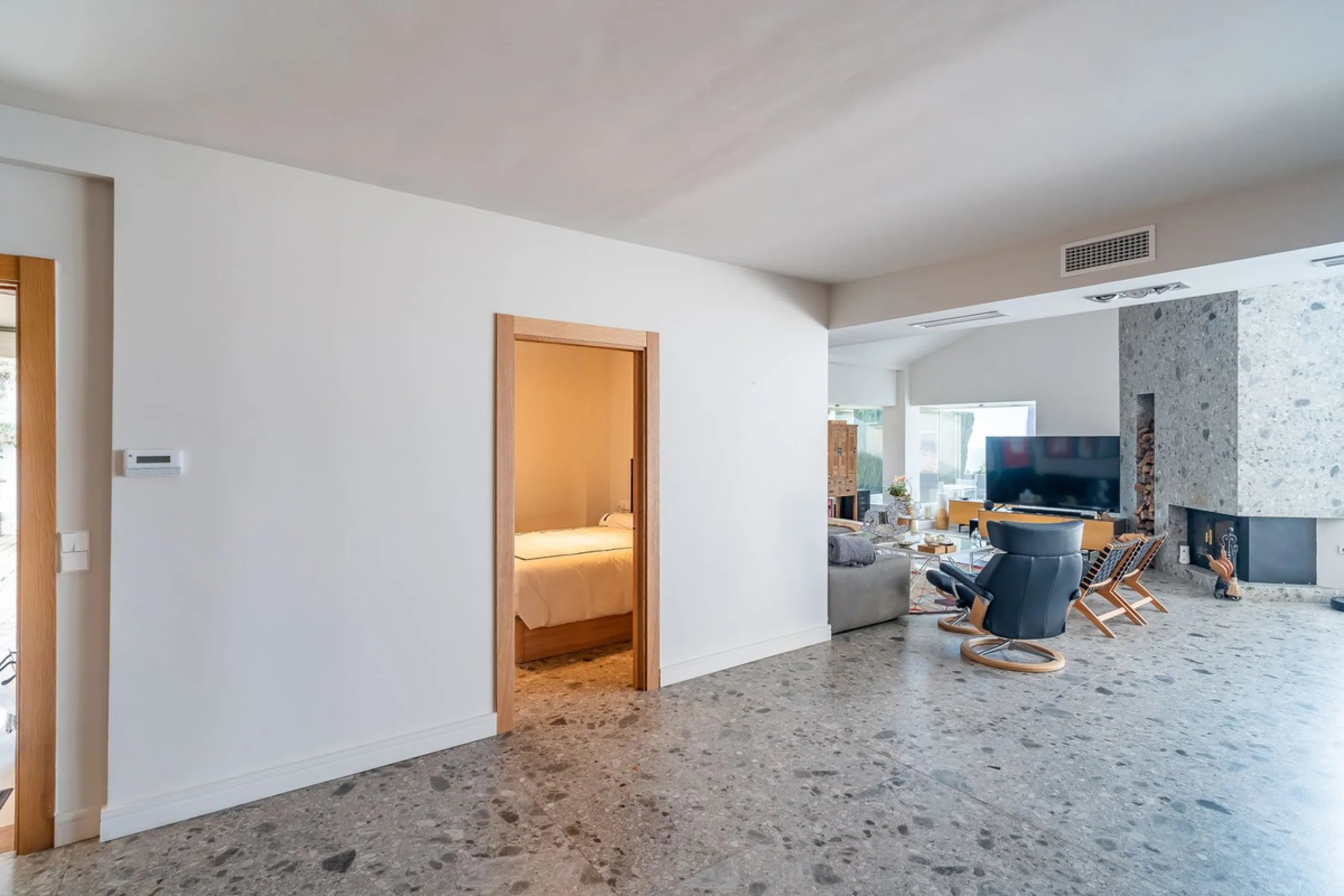 ✨ 235 m² built + 80 m² enclosed terrace | 591 m² plot | Private pool | Views of the Bay of Fuengirola ✨
