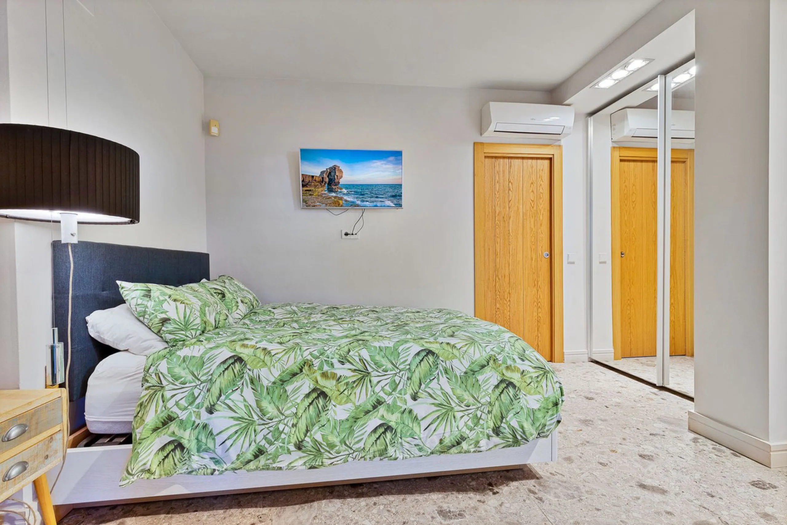 ✨ 235 m² built + 80 m² enclosed terrace | 591 m² plot | Private pool | Views of the Bay of Fuengirola ✨