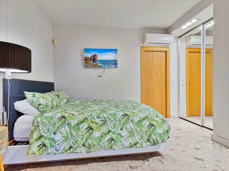 ✨ 235 m² built + 80 m² enclosed terrace | 591 m² plot | Private pool | Views of the Bay of Fuengirola ✨
