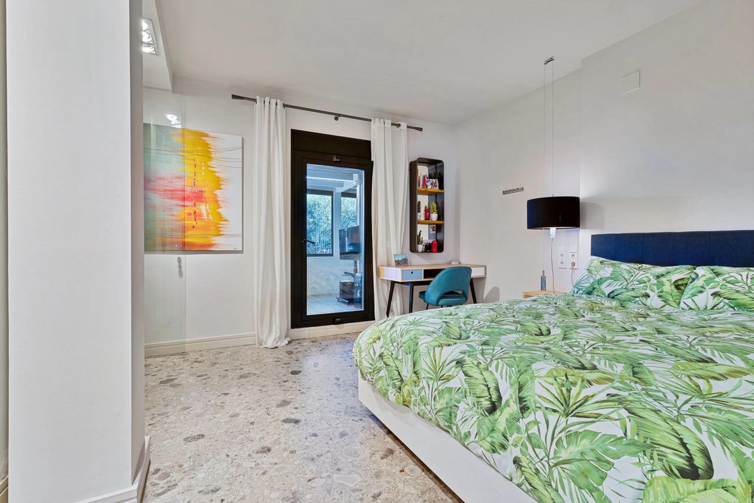 ✨ 235 m² built + 80 m² enclosed terrace | 591 m² plot | Private pool | Views of the Bay of Fuengirola ✨