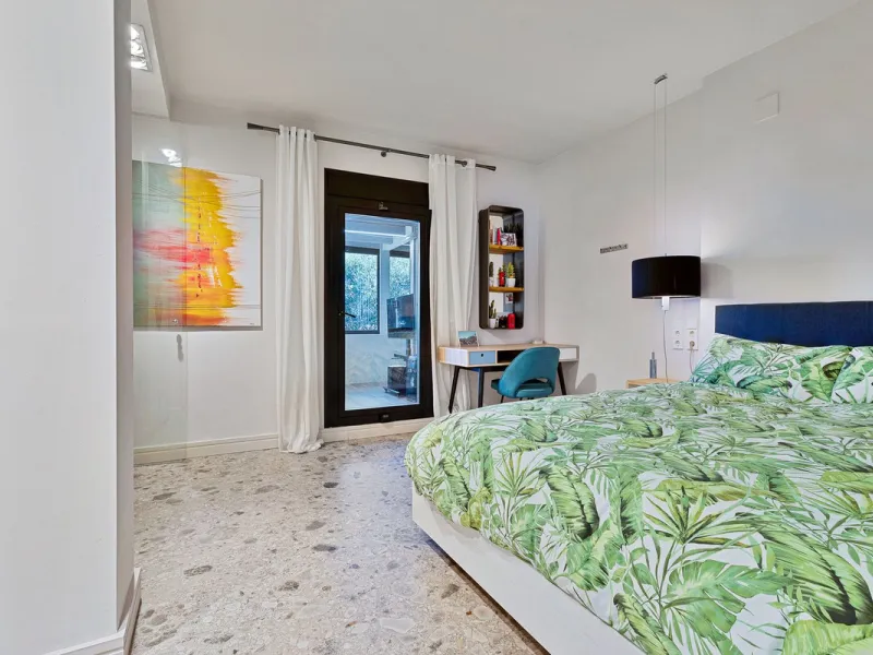 ✨ 235 m² built + 80 m² enclosed terrace | 591 m² plot | Private pool | Views of the Bay of Fuengirola ✨