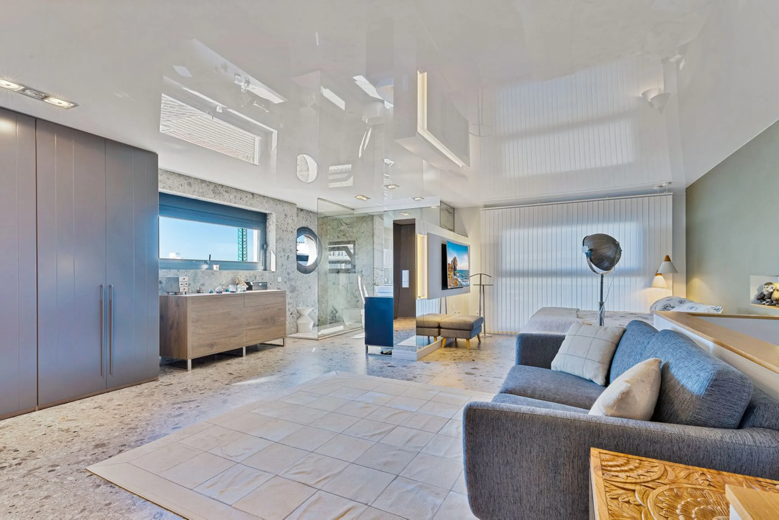 ✨ 235 m² built + 80 m² enclosed terrace | 591 m² plot | Private pool | Views of the Bay of Fuengirola ✨