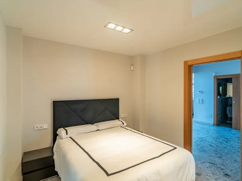✨ 235 m² built + 80 m² enclosed terrace | 591 m² plot | Private pool | Views of the Bay of Fuengirola ✨
