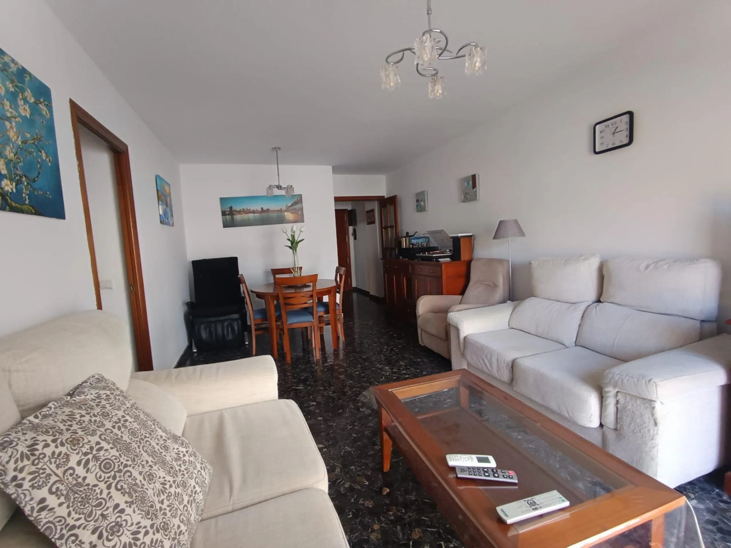 Apartment - Middle Floor Apartment в продаже в Fuengirola, Málaga. В доме 4 спален и 1 ванных комнат. Площадь дома 110 м²