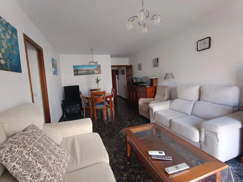 Apartment - Middle Floor Apartment в продаже в Fuengirola, Málaga. В доме 4 спален и 1 ванных комнат. Площадь дома 110 м²