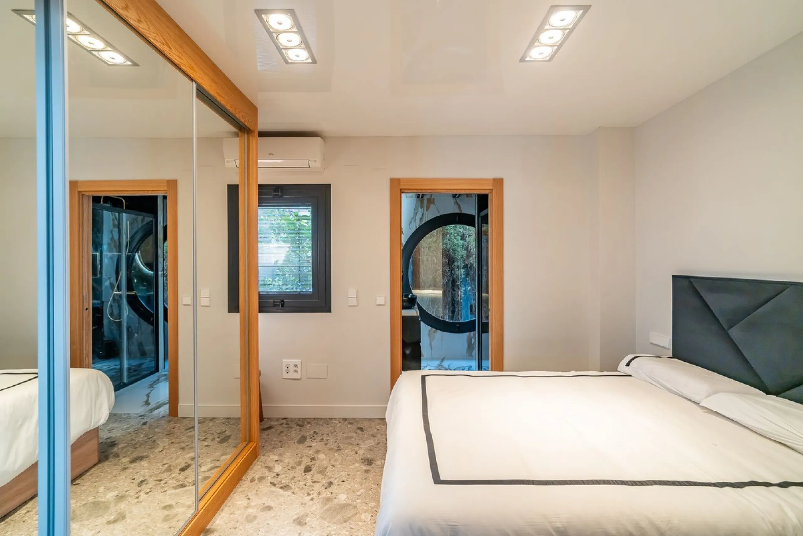 ✨ 235 m² built + 80 m² enclosed terrace | 591 m² plot | Private pool | Views of the Bay of Fuengirola ✨