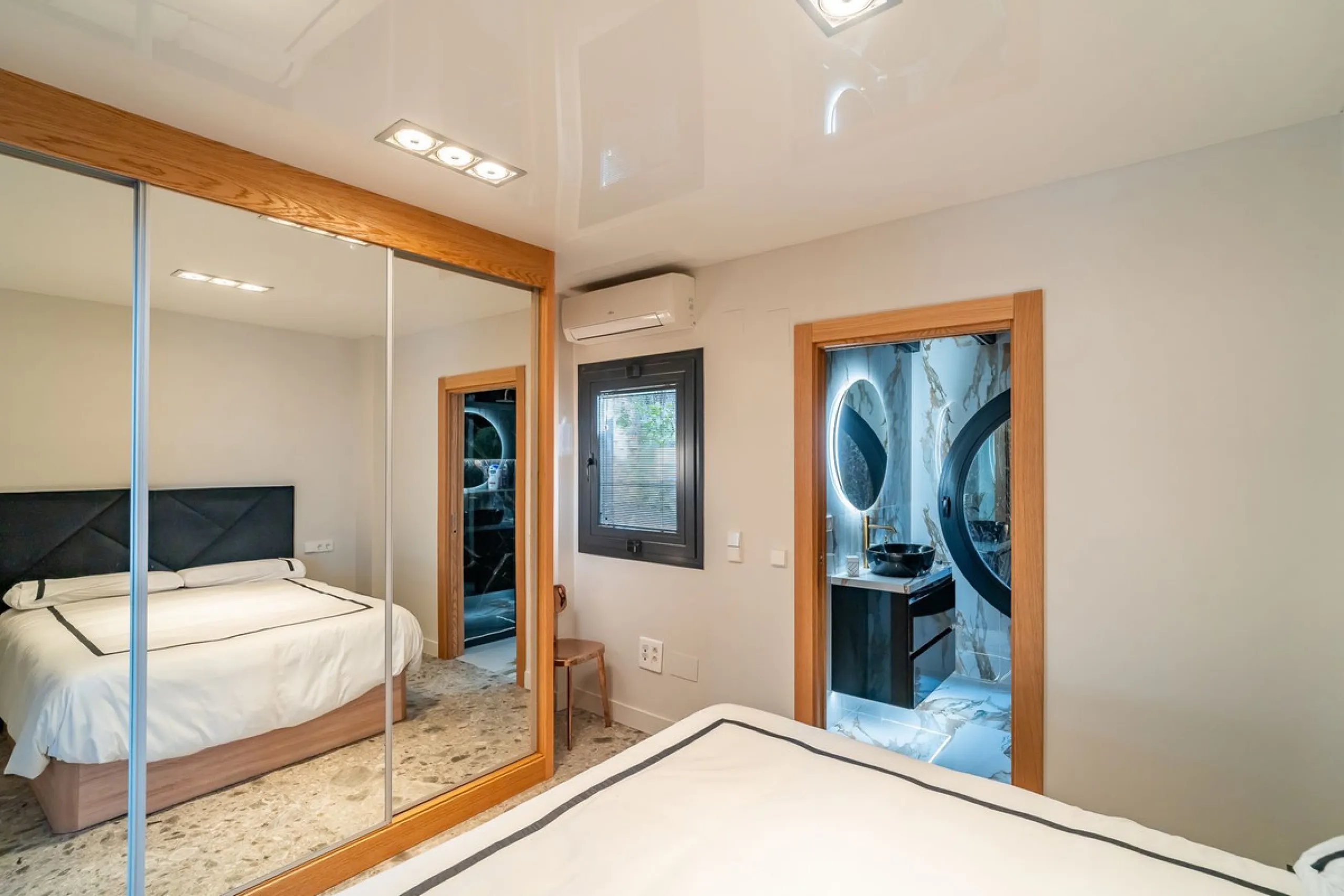 ✨ 235 m² built + 80 m² enclosed terrace | 591 m² plot | Private pool | Views of the Bay of Fuengirola ✨