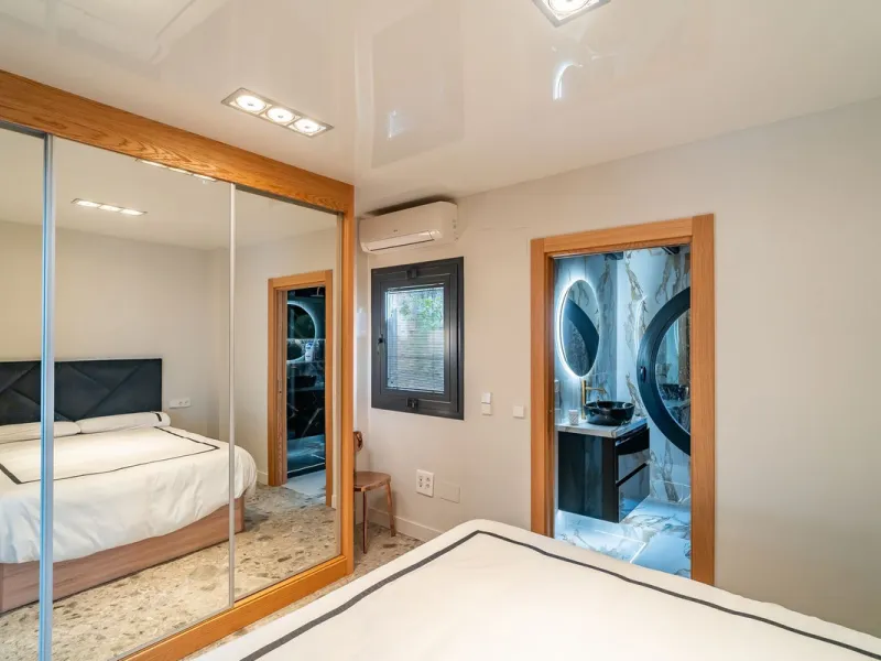 ✨ 235 m² built + 80 m² enclosed terrace | 591 m² plot | Private pool | Views of the Bay of Fuengirola ✨